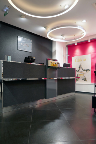 Parfumerie Burdin - Comptoir et zone d'accueil
